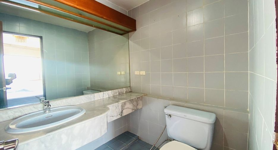 For rent and for sale 3 bedrooms condo in Sathon, Bangkok
