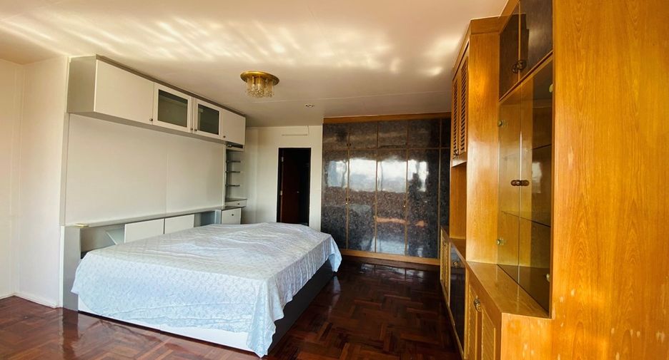 For rent and for sale 3 bedrooms condo in Sathon, Bangkok