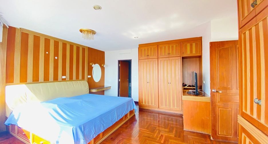 For rent and for sale 3 bedrooms condo in Sathon, Bangkok