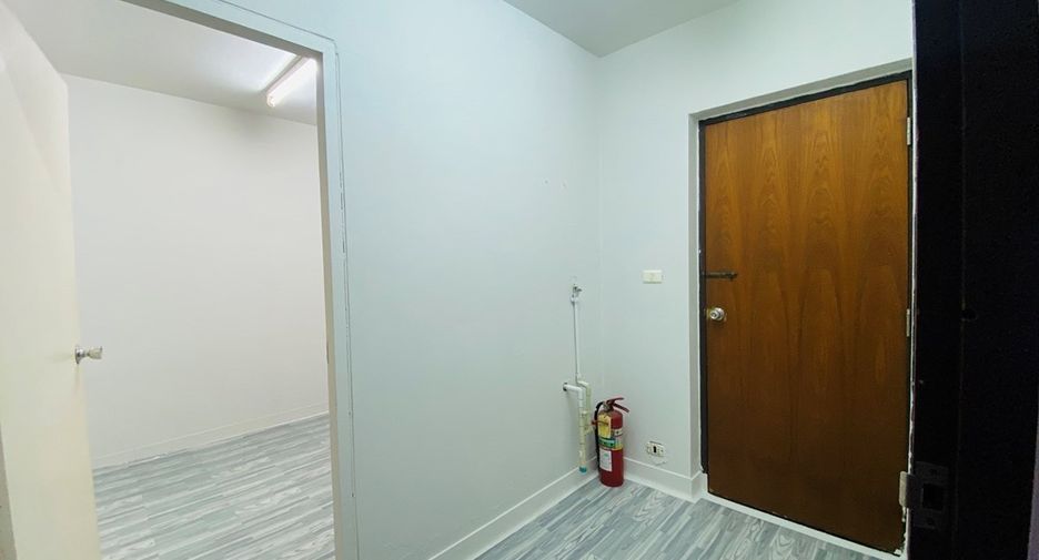 For rent and for sale 3 bedrooms condo in Sathon, Bangkok