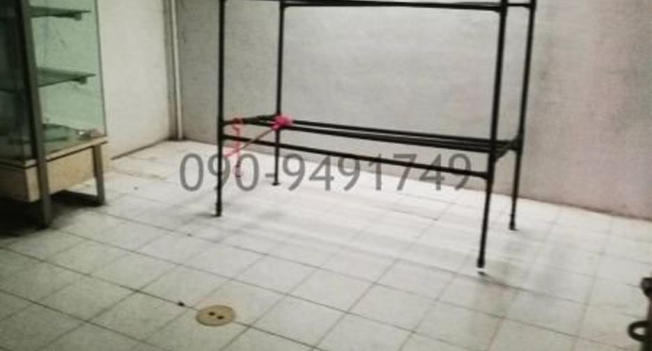 For rent 3 bedrooms townhouse in Khlong Sam Wa, Bangkok