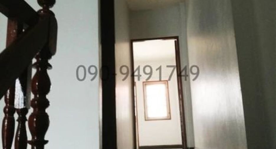 For rent 3 bedrooms townhouse in Khlong Sam Wa, Bangkok