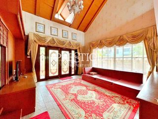 出租 和 出售 5 卧室 独立屋 在 Bang Lamung, Chon Buri