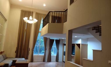 For rent 4 bed townhouse in Watthana, Bangkok