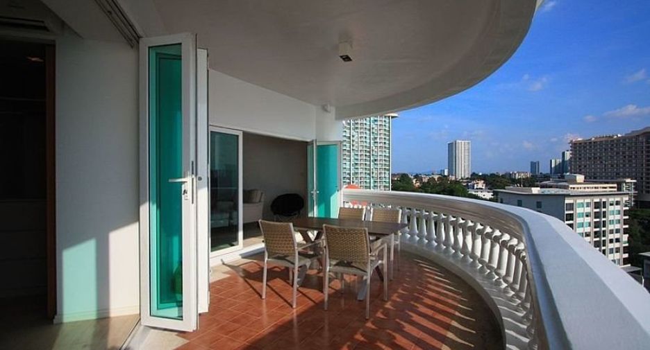 For rent 3 bedrooms condo in Bang Lamung, Chonburi