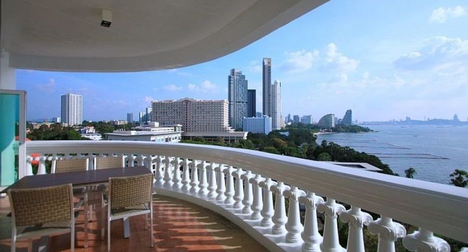 For rent 3 bedrooms condo in Bang Lamung, Chonburi