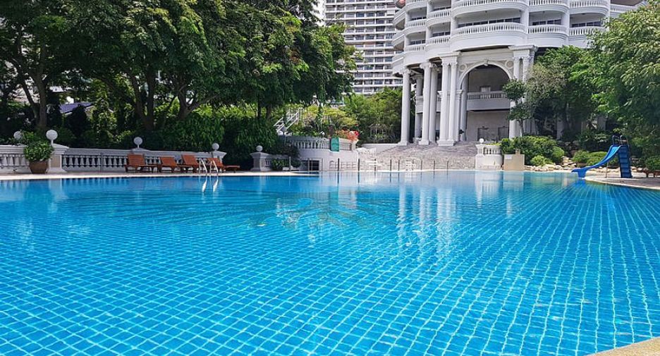 For rent 3 bedrooms condo in Bang Lamung, Chonburi