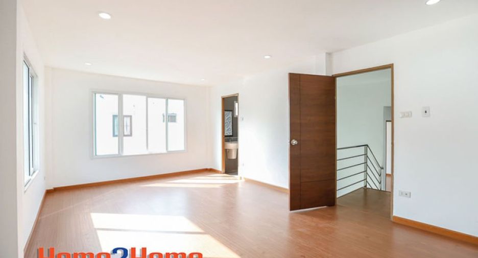 For sale 3 bedrooms house in Bang Khun Thian, Bangkok