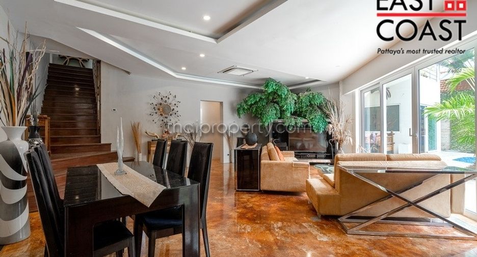 For sale 4 bedrooms house in Pratumnak, Pattaya