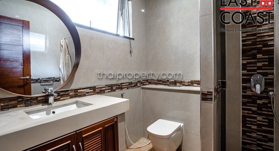 For sale 4 bedrooms house in Pratumnak, Pattaya