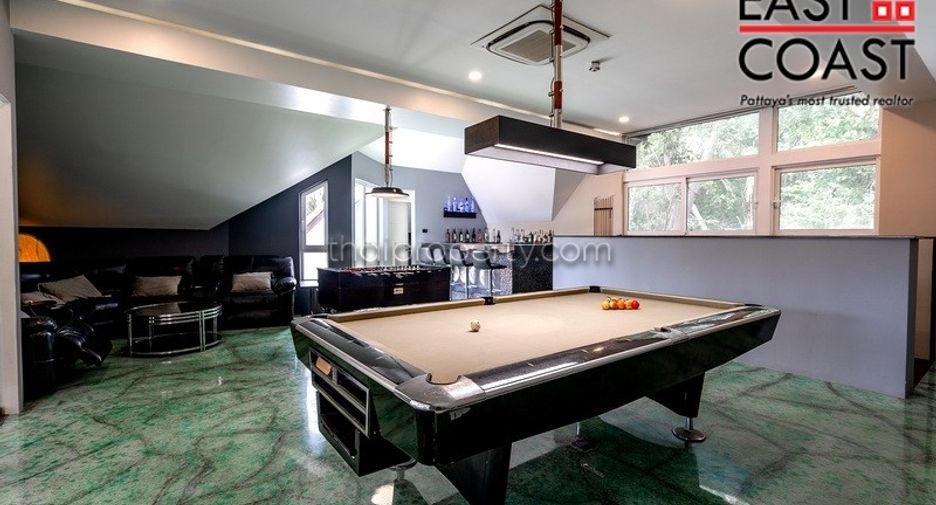 For sale 4 bedrooms house in Pratumnak, Pattaya