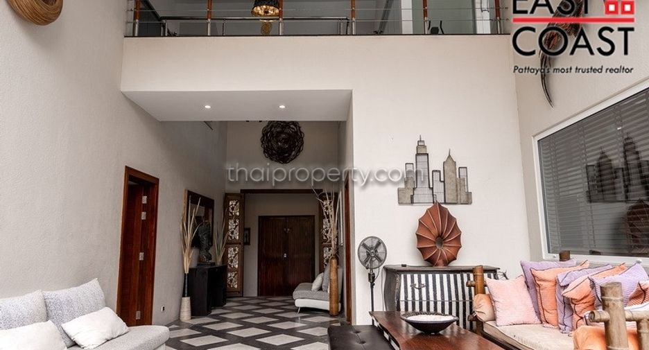 For sale 4 bedrooms house in Pratumnak, Pattaya