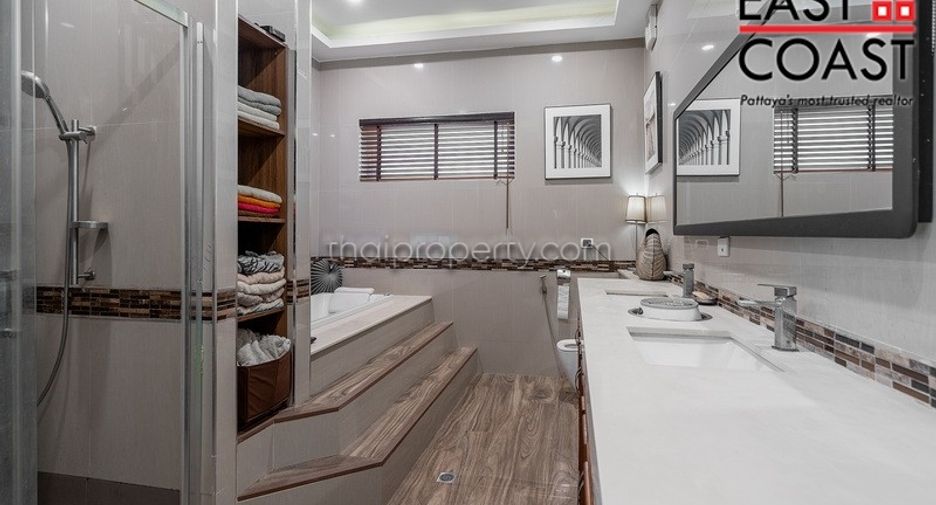 For sale 4 bedrooms house in Pratumnak, Pattaya