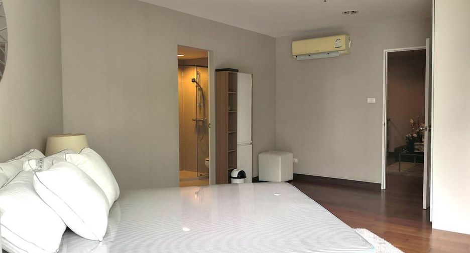 For sale 5 bed condo in Huai Khwang, Bangkok