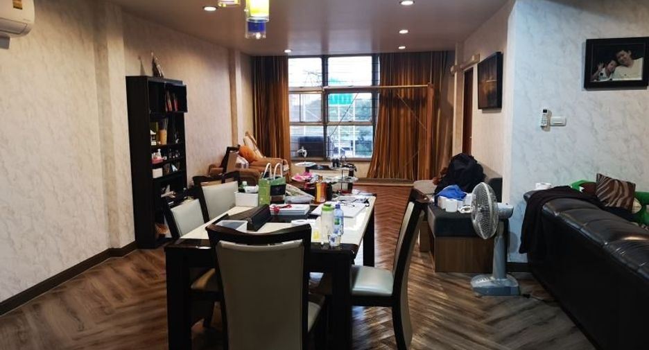 Gewerbefläche zum Kauf mit 5 Zimmer in Saphan Sung, Bangkok