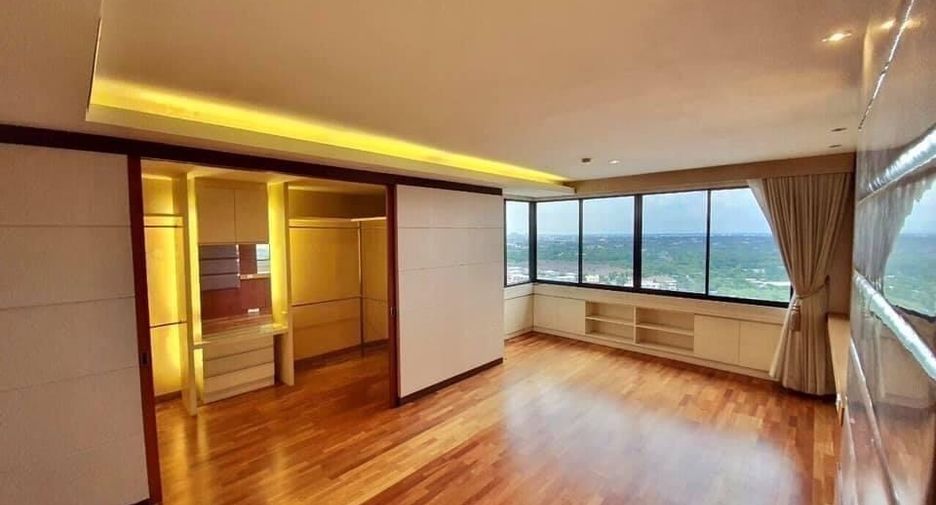 For sale 3 bed condo in Mueang Nonthaburi, Nonthaburi