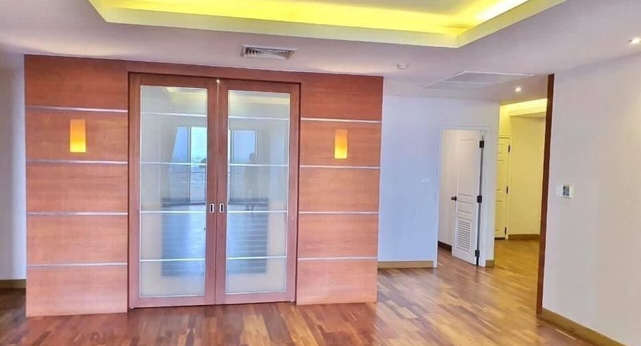 For sale 3 bed condo in Mueang Nonthaburi, Nonthaburi