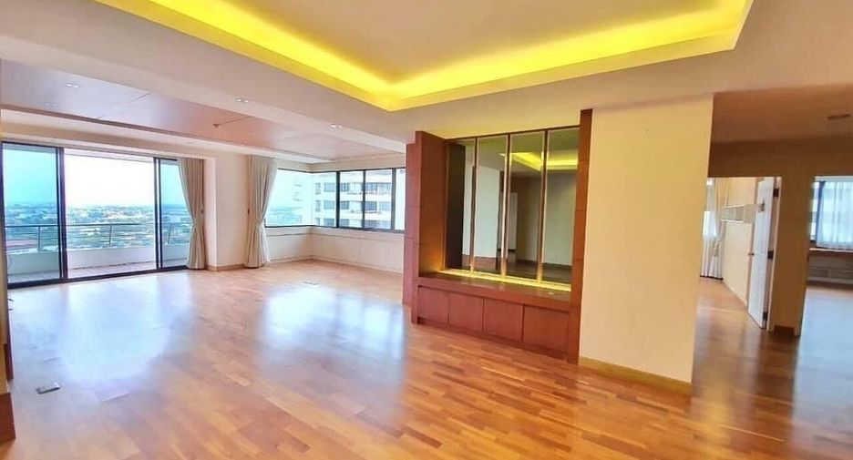 For sale 3 bed condo in Mueang Nonthaburi, Nonthaburi