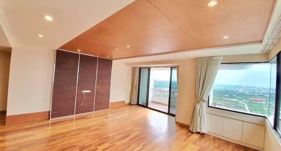 For sale 3 bed condo in Mueang Nonthaburi, Nonthaburi