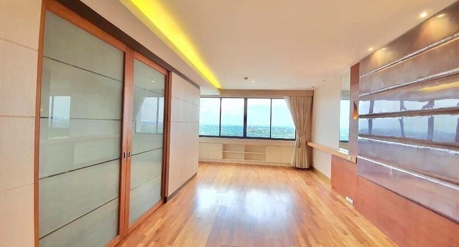 For sale 3 bed condo in Mueang Nonthaburi, Nonthaburi