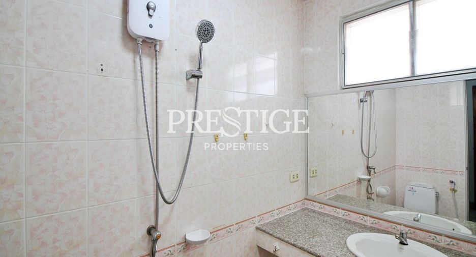 For sale 4 bedrooms house in Bang Lamung, Chonburi