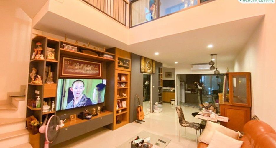 For sale 3 bedrooms townhouse in Lat Phrao, Bangkok
