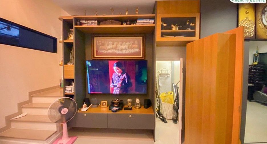 For sale 3 bedrooms townhouse in Lat Phrao, Bangkok