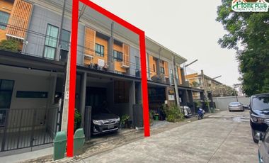 For sale 3 bedrooms townhouse in Lat Phrao, Bangkok