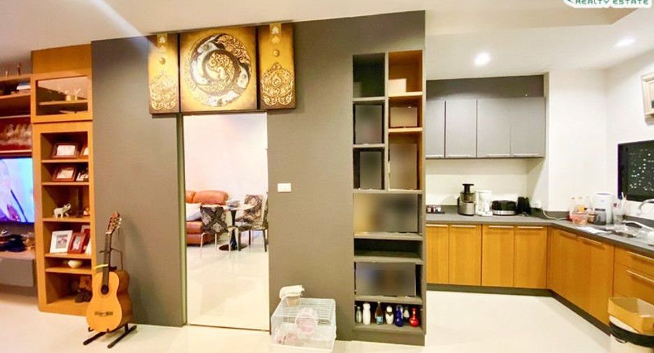For sale 3 bedrooms townhouse in Lat Phrao, Bangkok