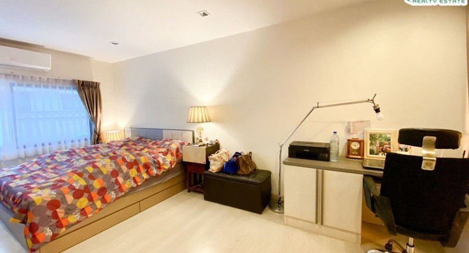 For sale 3 bedrooms townhouse in Lat Phrao, Bangkok