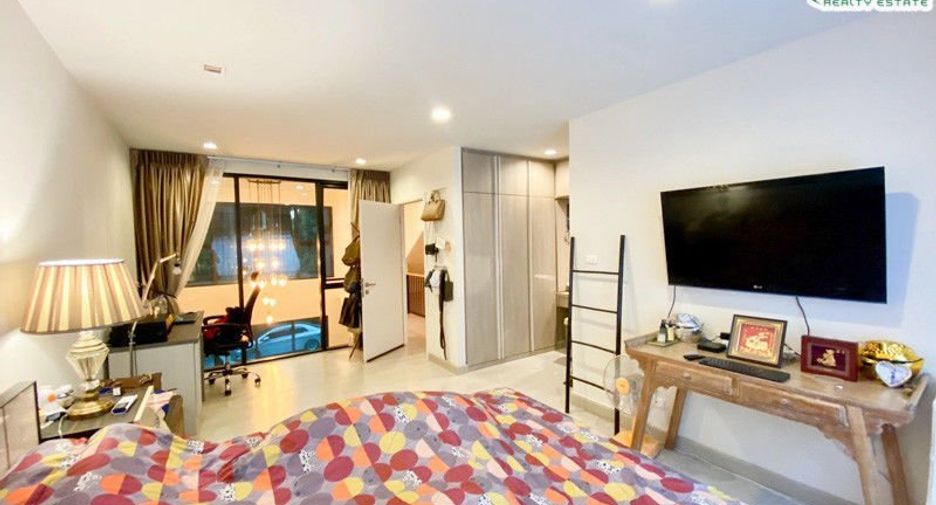 For sale 3 bedrooms townhouse in Lat Phrao, Bangkok