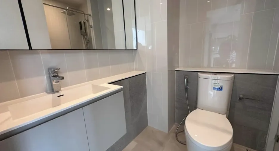 For rent 1 bed condo in Phaya Thai, Bangkok