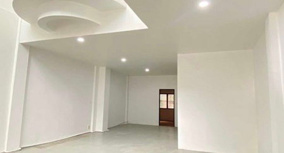 For sale and for rent 4 bed office in Phra Khanong, Bangkok