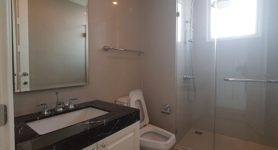 For rent 4 bedrooms condo in Watthana, Bangkok