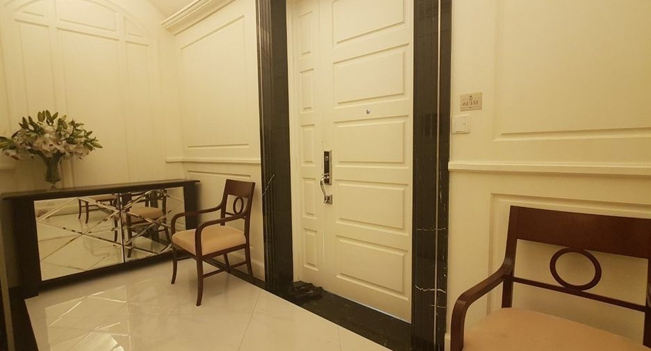 For rent 4 bedrooms condo in Watthana, Bangkok
