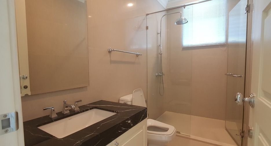 For rent 4 bedrooms condo in Watthana, Bangkok