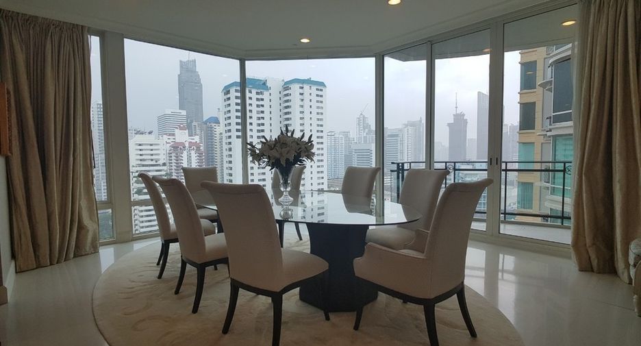 For rent 4 bedrooms condo in Watthana, Bangkok