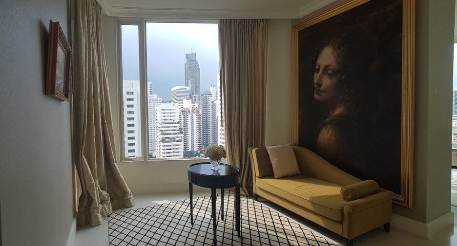 For rent 4 bedrooms condo in Watthana, Bangkok