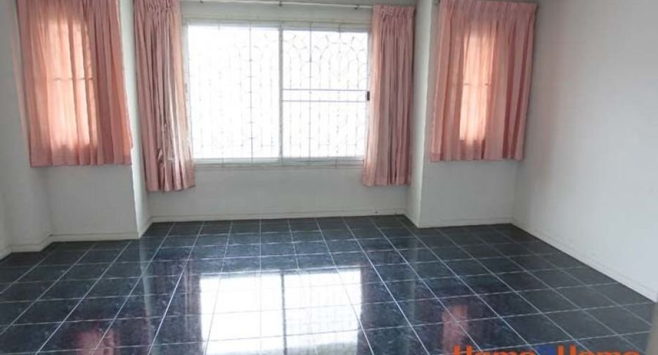 For sale 3 bedrooms townhouse in Mueang Nonthaburi, Nonthaburi