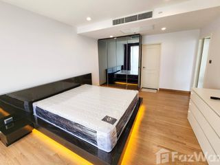 For rent 3 bed condo in Huai Khwang, Bangkok
