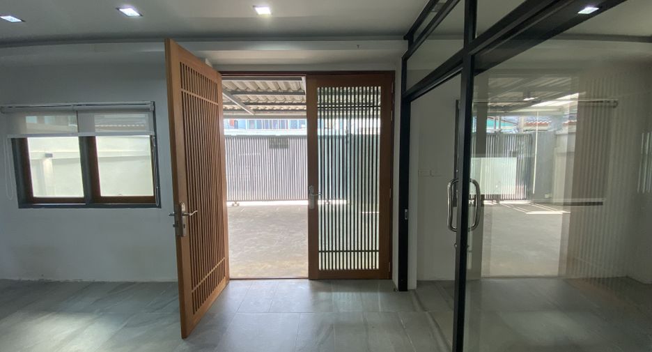 For rent 3 bed house in Bang Sue, Bangkok