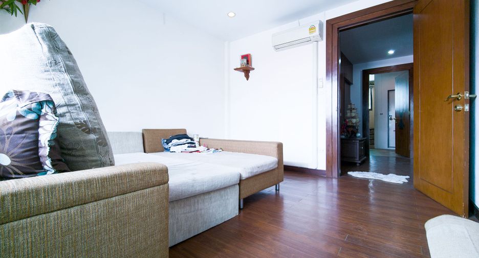 For sale 3 Beds townhouse in Dusit, Bangkok