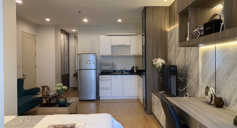 For rent studio condo in Khlong Toei, Bangkok