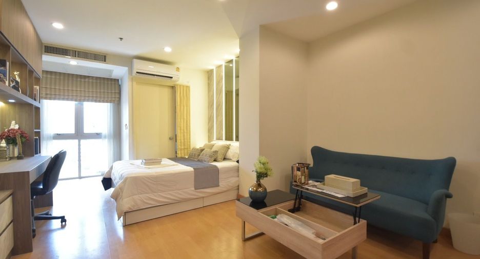 For rent studio condo in Khlong Toei, Bangkok