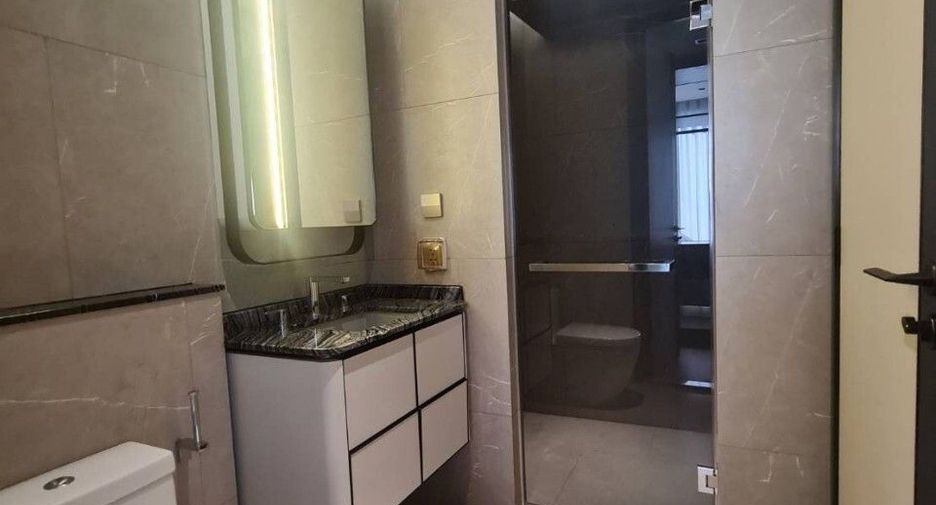 For rent 2 bed condo in Watthana, Bangkok
