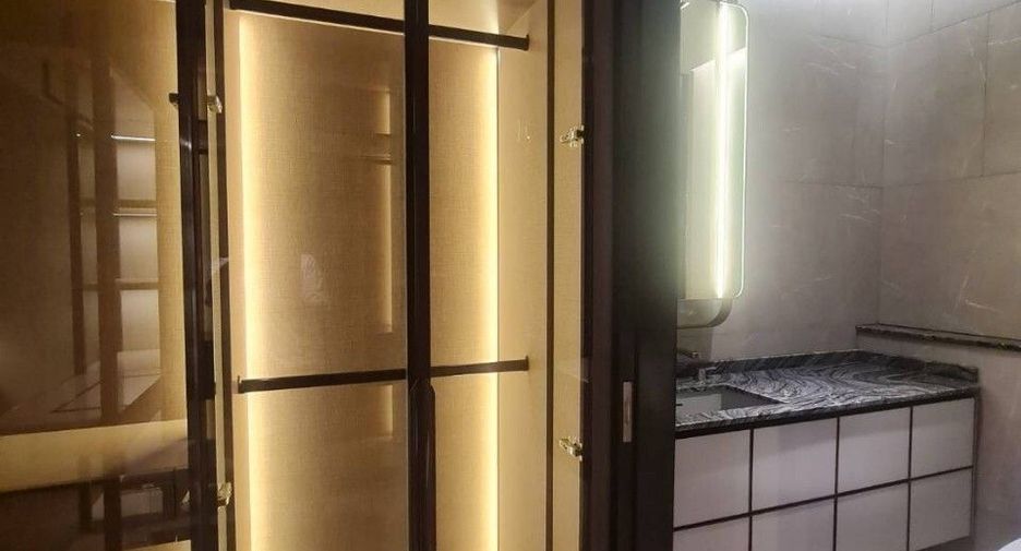 For rent 2 bed condo in Watthana, Bangkok