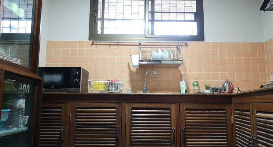 For sale and for rent 4 bed townhouse in Phra Khanong, Bangkok
