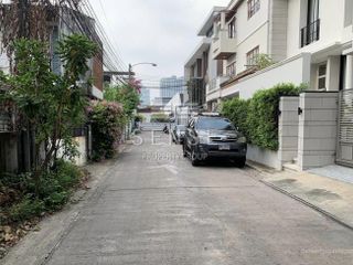 For sale 2 bed house in Khlong Toei, Bangkok