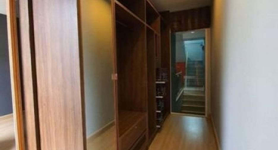 For sale 4 bedrooms townhouse in Khan Na Yao, Bangkok