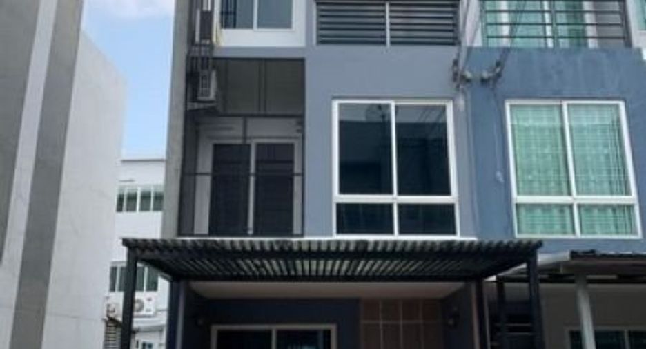 For sale 4 bedrooms townhouse in Khan Na Yao, Bangkok